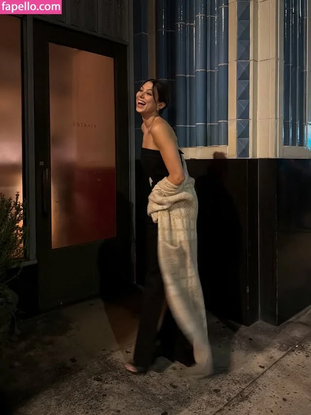 Kira Kosarin / kira_kosarin / kirakosarin Onlyfans Photo Gallery 