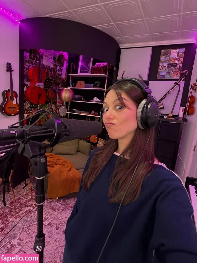 Kira Kosarin / kira_kosarin / kirakosarin Onlyfans Photo Gallery 