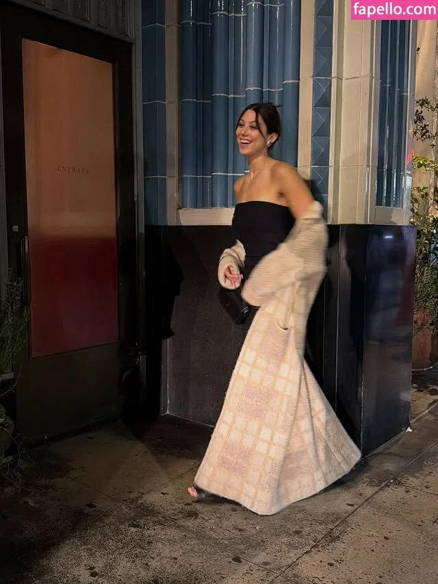 Kira Kosarin / kira_kosarin / kirakosarin Onlyfans Photo Gallery 