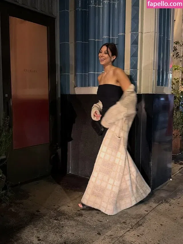 Kira Kosarin / kira_kosarin / kirakosarin Onlyfans Photo Gallery 