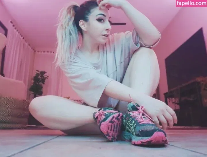 Deanna Davis / Itsrainingneon / itsrainingne0n Onlyfans Photo Gallery 