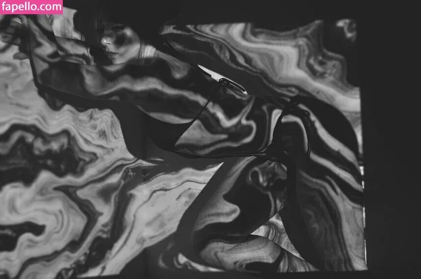 Deanna Davis / Itsrainingneon / itsrainingne0n Onlyfans Photo Gallery 