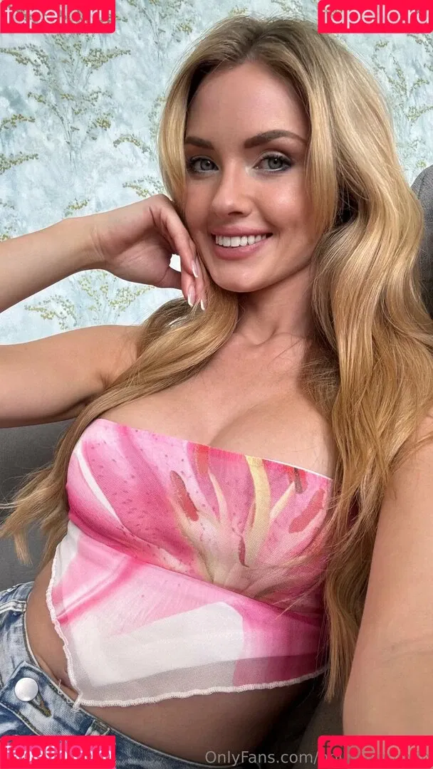 hollysworld___ / hollysworldvip Onlyfans Photo Gallery 