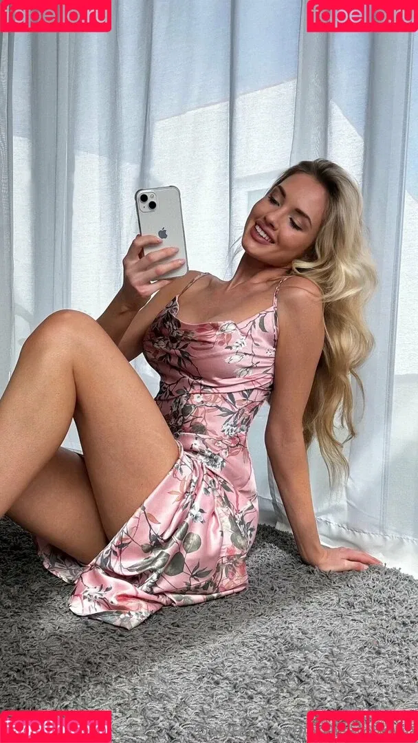 hollysworld___ / hollysworldvip Onlyfans Photo Gallery 