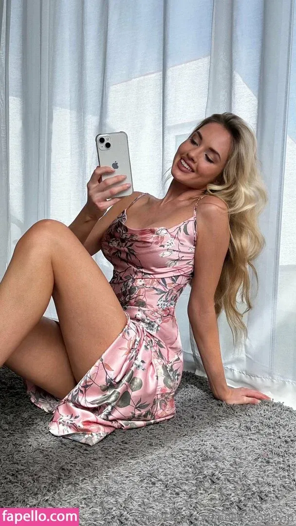 hollysworld___ / hollysworldvip Onlyfans Photo Gallery 