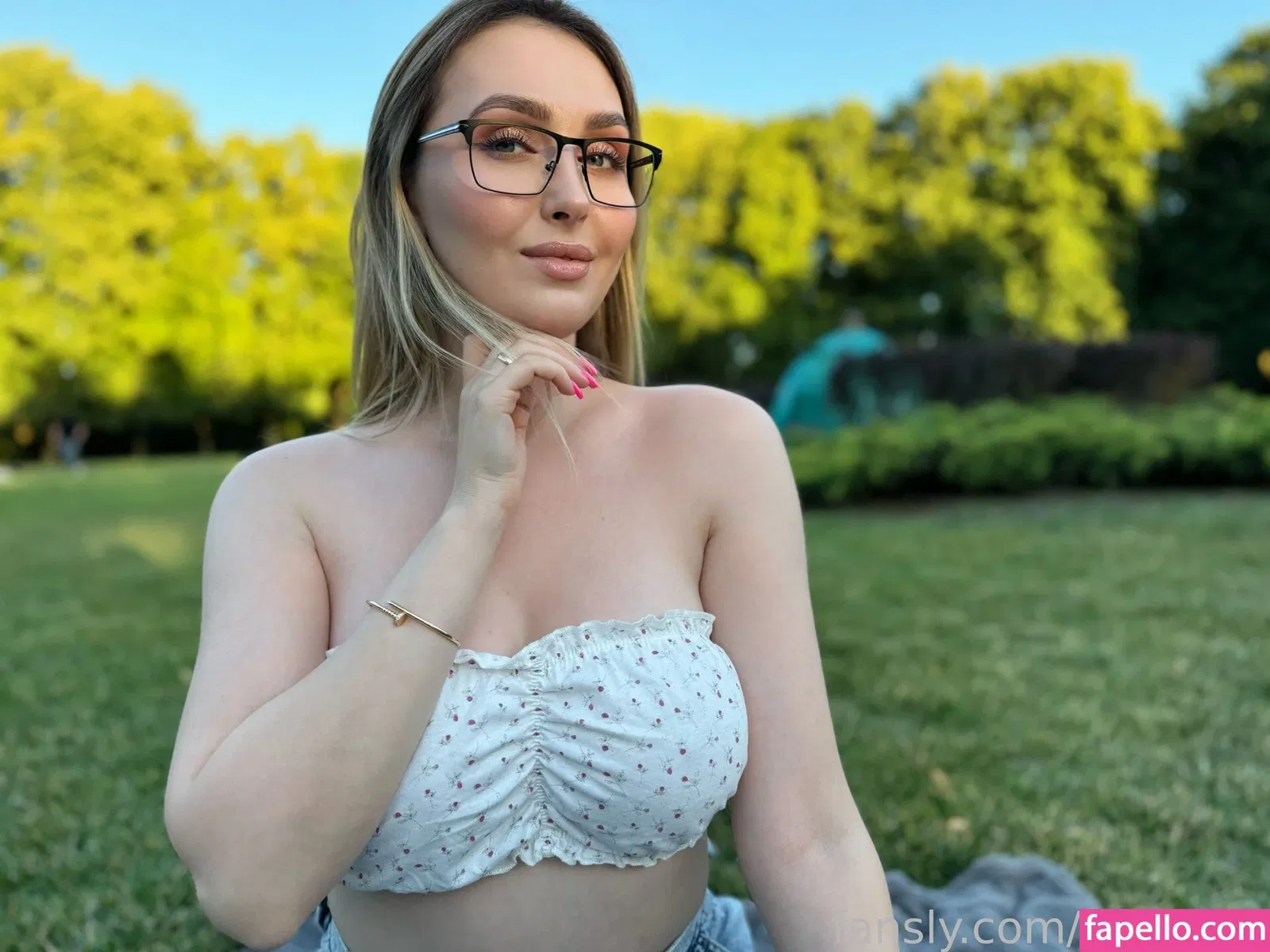 Alina Rai / AlinaRai / Sasha Paradise / alinarai07 Onlyfans Photo Gallery 