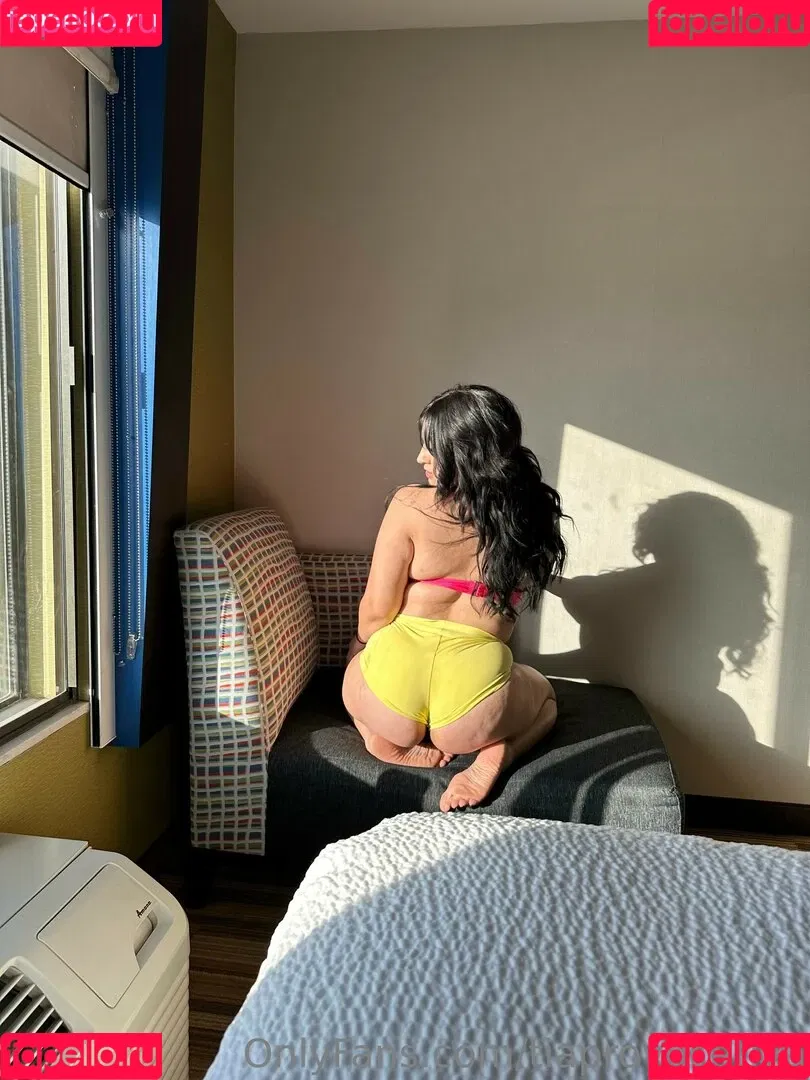 Tiaburbuja / Tiaprovocativa Onlyfans Photo Gallery 