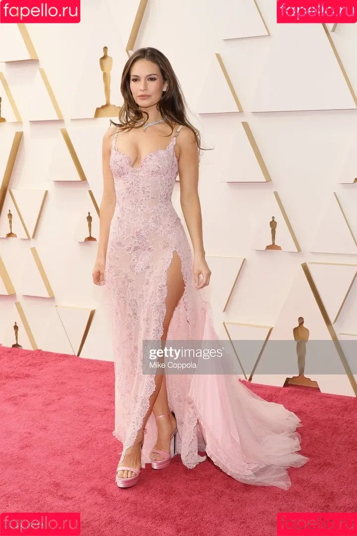 Lily James / lillyjames / lilyjamesofficial Onlyfans Photo Gallery 
