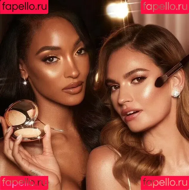 Lily James / lillyjames / lilyjamesofficial Onlyfans Photo Gallery 