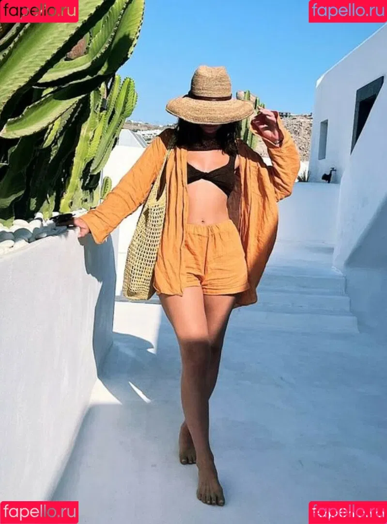 Lily James / lillyjames / lilyjamesofficial Onlyfans Photo Gallery 