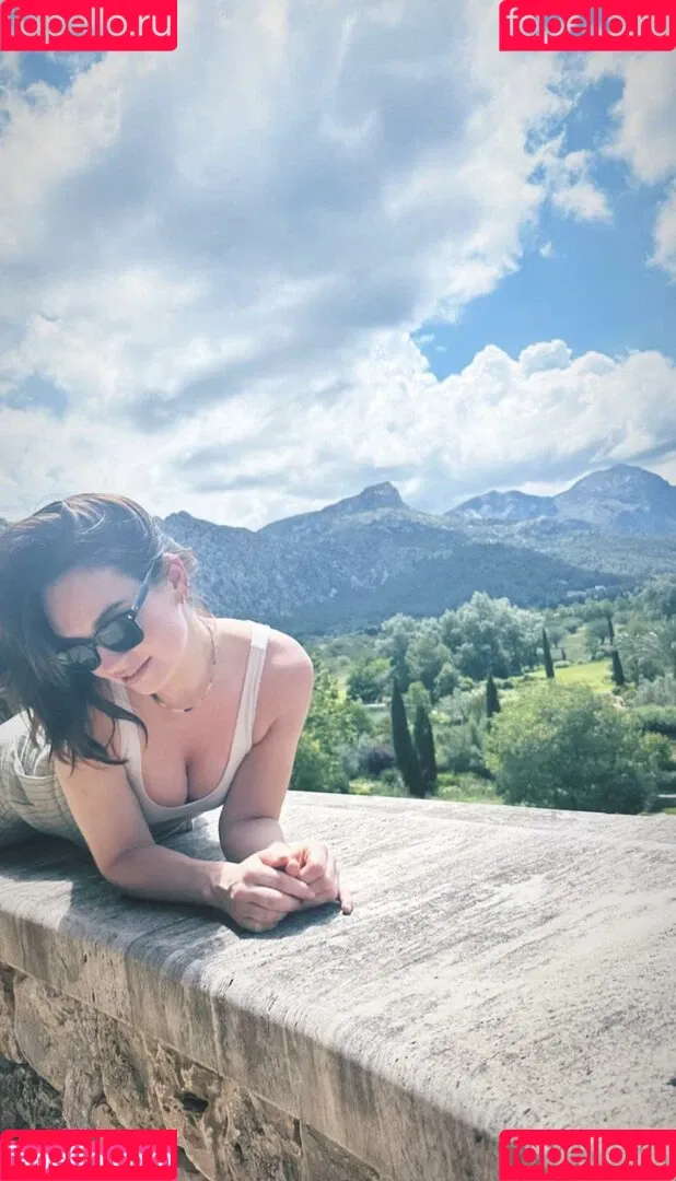 Lily James / lillyjames / lilyjamesofficial Onlyfans Photo Gallery 