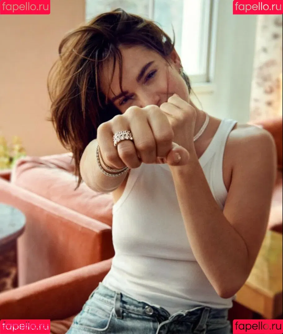 Lily James / lillyjames / lilyjamesofficial Onlyfans Photo Gallery 