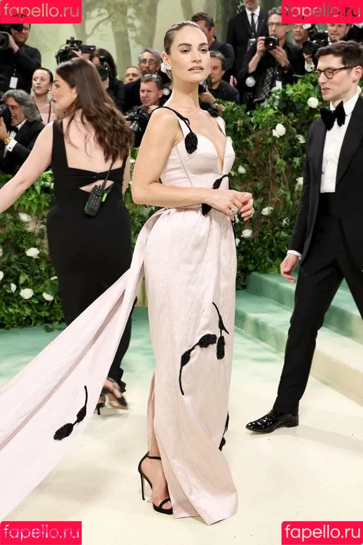 Lily James / lillyjames / lilyjamesofficial Onlyfans Photo Gallery 