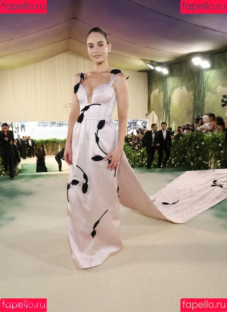 Lily James / lillyjames / lilyjamesofficial Onlyfans Photo Gallery 