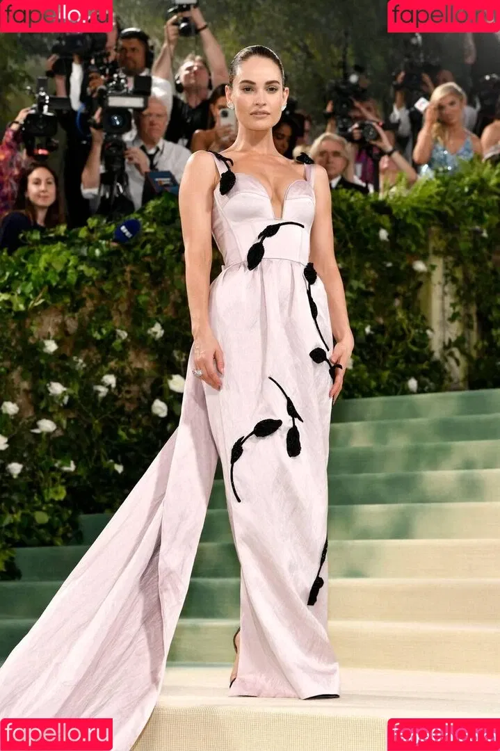 Lily James / lillyjames / lilyjamesofficial Onlyfans Photo Gallery 