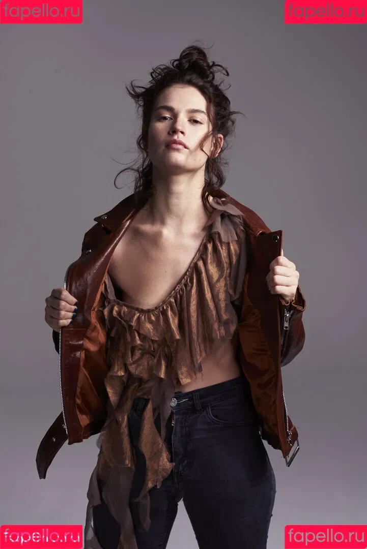 Lily James / lillyjames / lilyjamesofficial Onlyfans Photo Gallery 