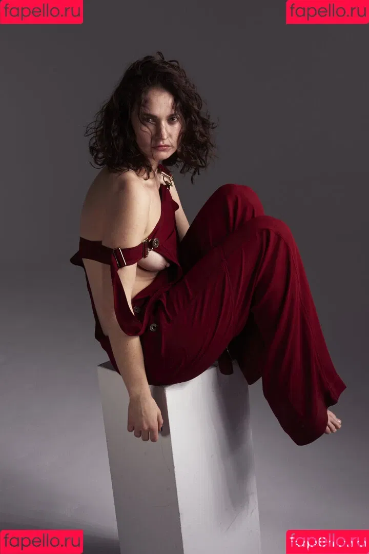 Lily James / lillyjames / lilyjamesofficial Onlyfans Photo Gallery 