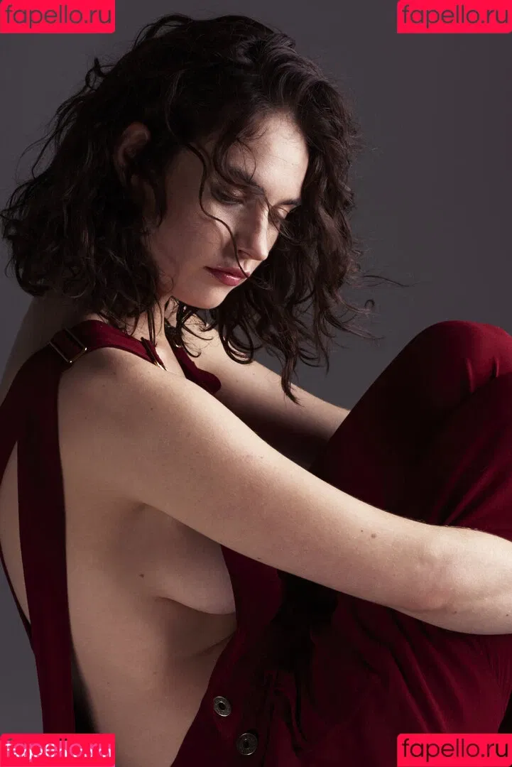 Lily James / lillyjames / lilyjamesofficial Onlyfans Photo Gallery 