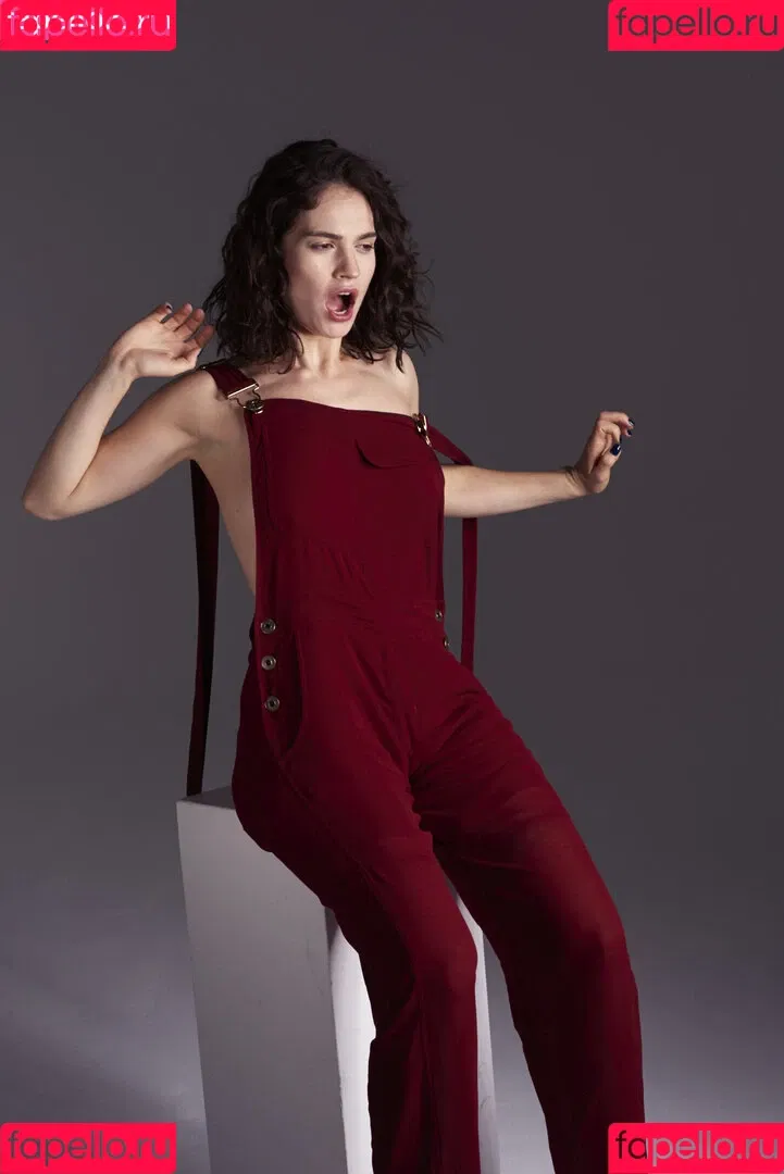 Lily James / lillyjames / lilyjamesofficial Onlyfans Photo Gallery 
