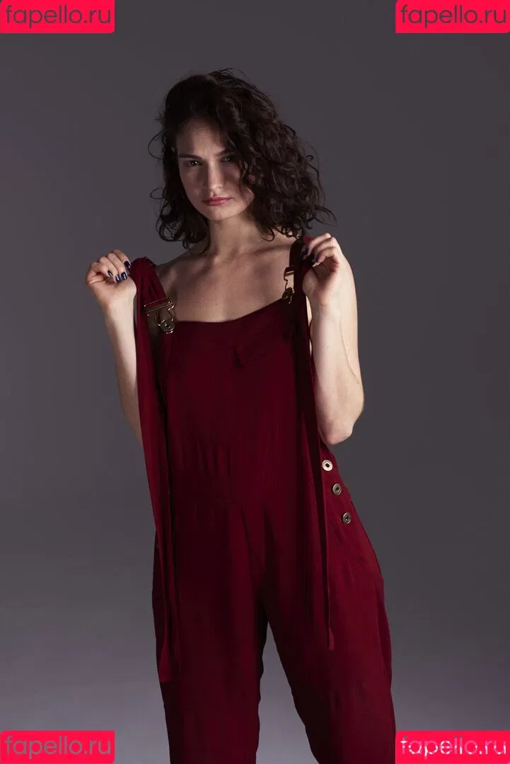Lily James / lillyjames / lilyjamesofficial Onlyfans Photo Gallery 