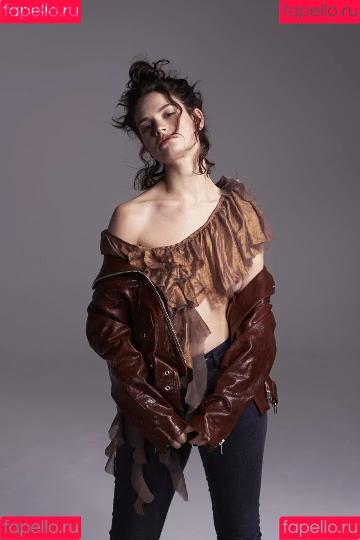 Lily James / lillyjames / lilyjamesofficial Onlyfans Photo Gallery 
