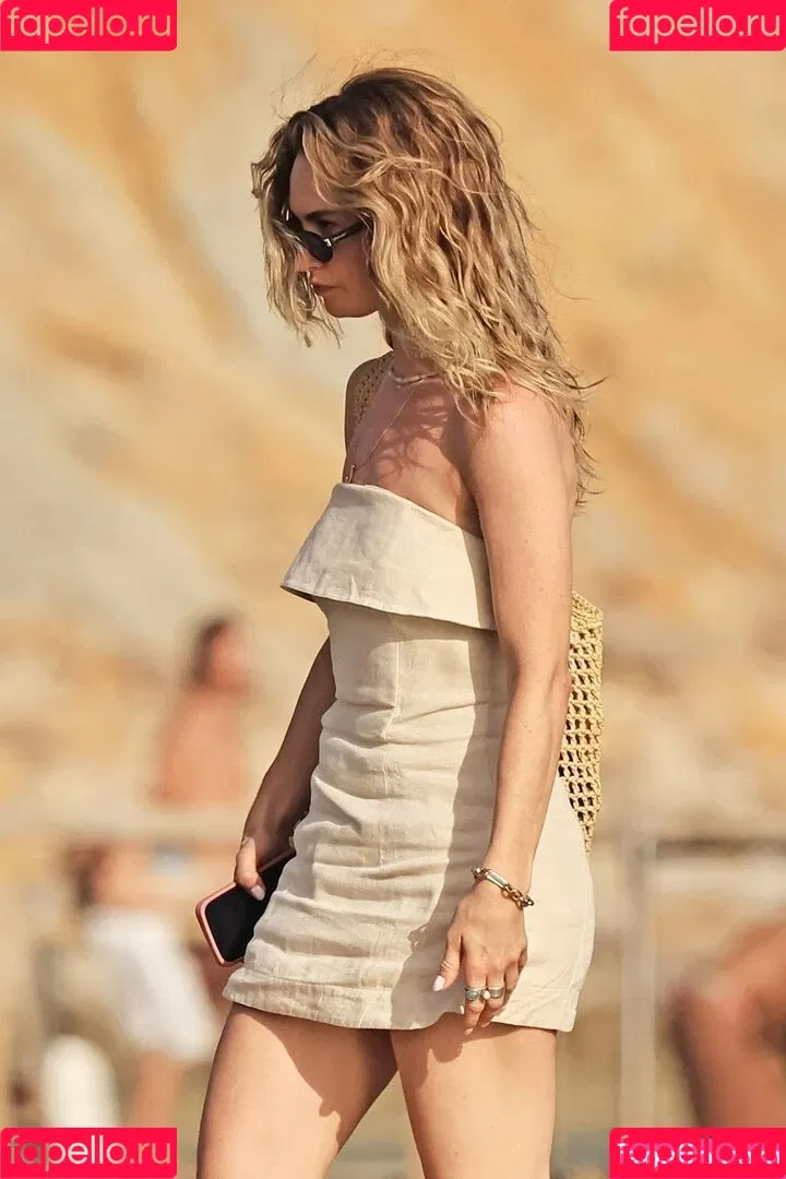Lily James / lillyjames / lilyjamesofficial Onlyfans Photo Gallery 