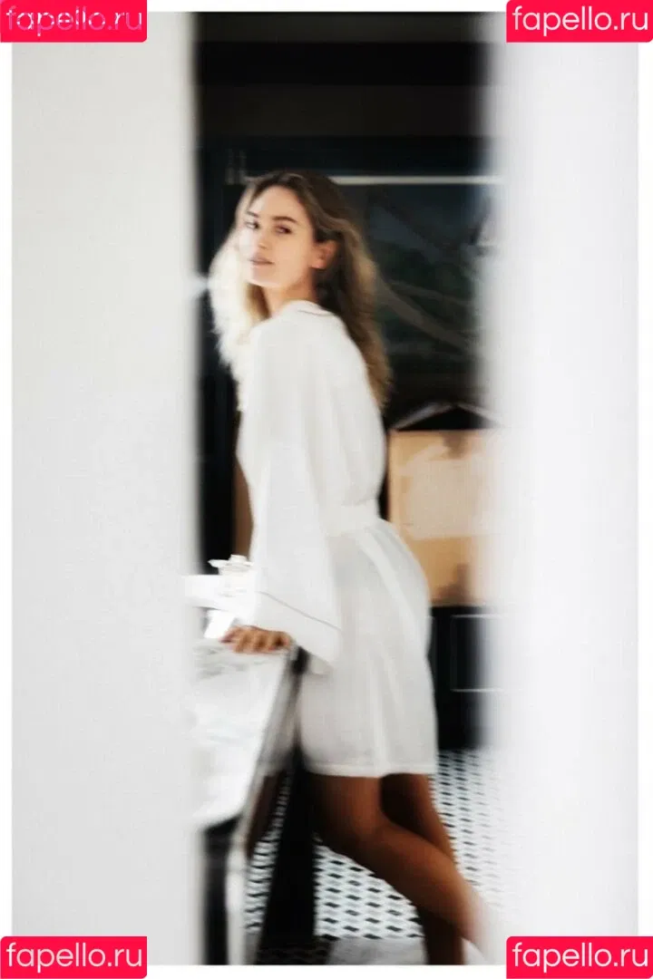 Lily James / lillyjames / lilyjamesofficial Onlyfans Photo Gallery 