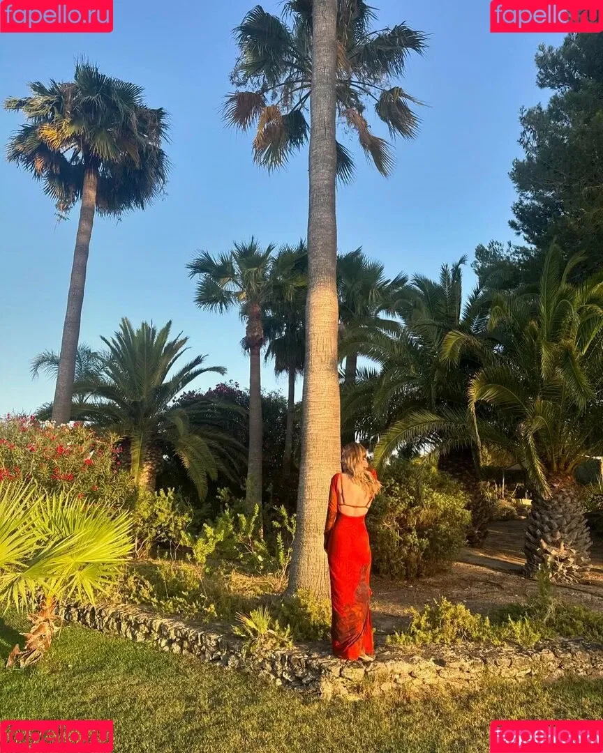Lily James / lillyjames / lilyjamesofficial Onlyfans Photo Gallery 