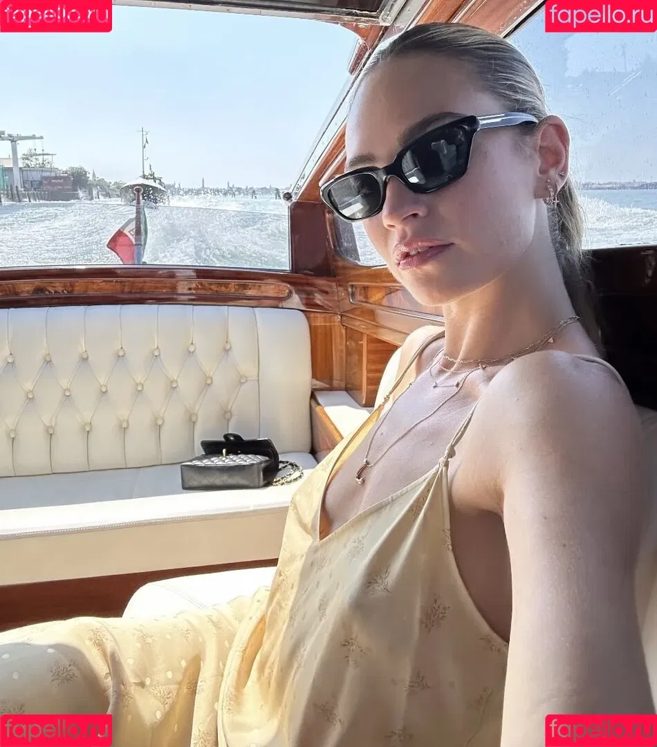 Lily James / lillyjames / lilyjamesofficial Onlyfans Photo Gallery 
