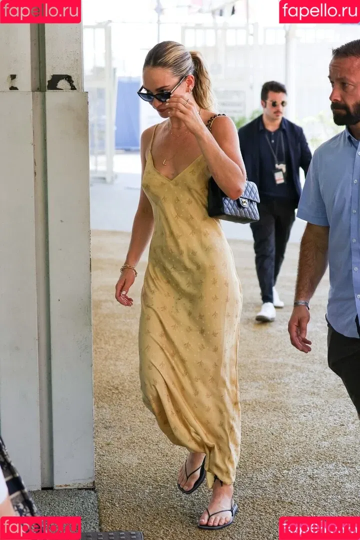 Lily James / lillyjames / lilyjamesofficial Onlyfans Photo Gallery 