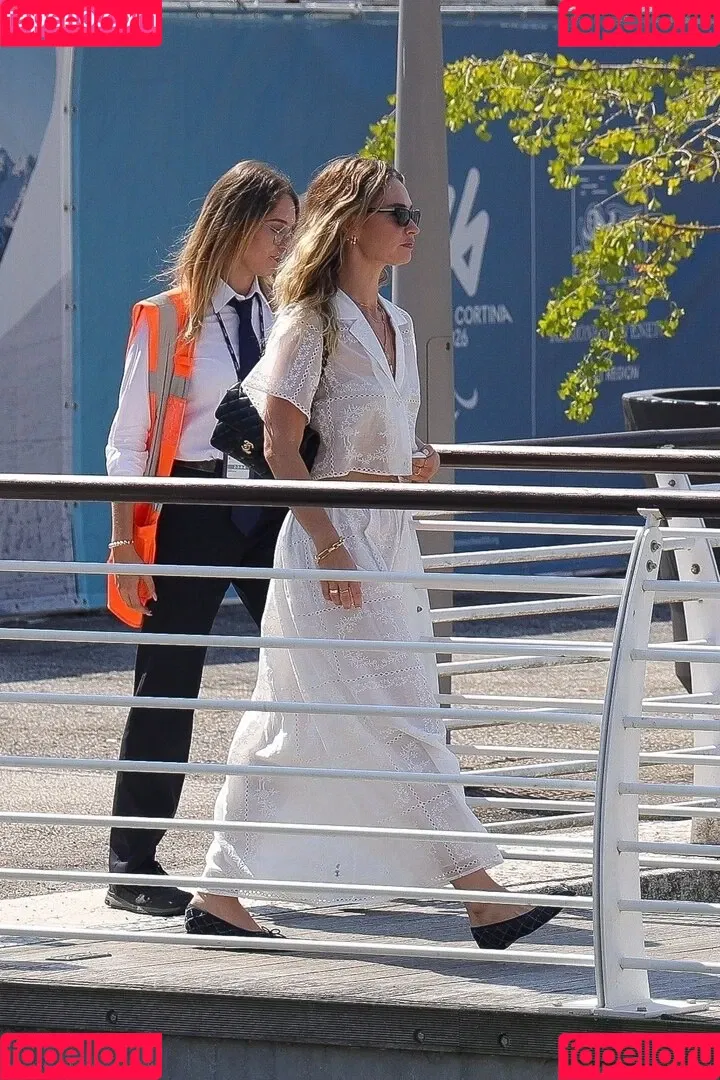 Lily James / lillyjames / lilyjamesofficial Onlyfans Photo Gallery 