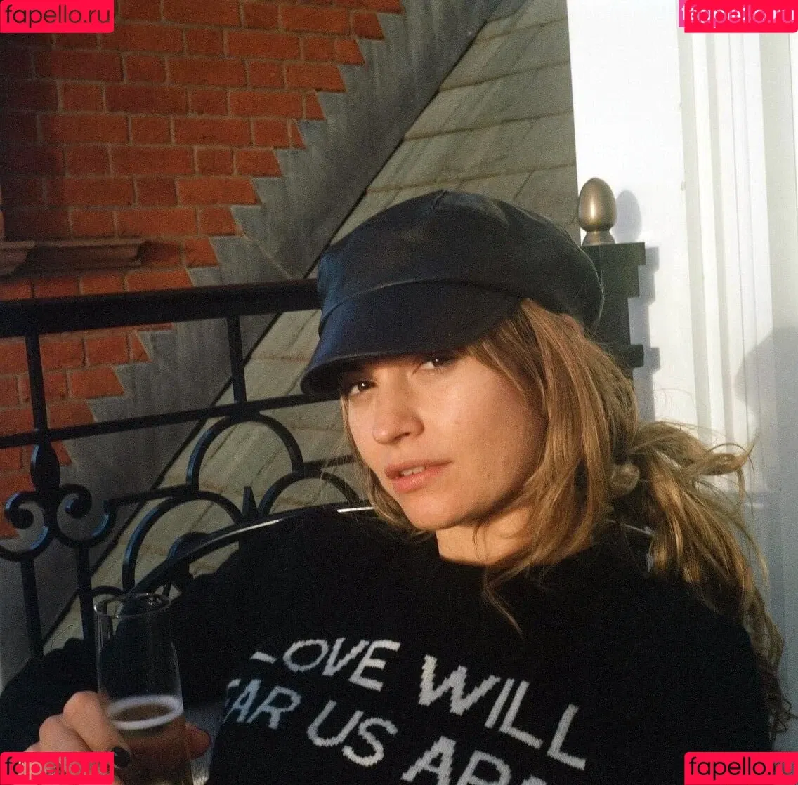 Lily James / lillyjames / lilyjamesofficial Onlyfans Photo Gallery 