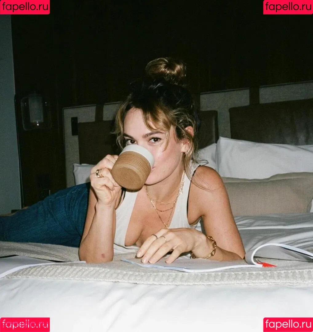 Lily James / lillyjames / lilyjamesofficial Onlyfans Photo Gallery 