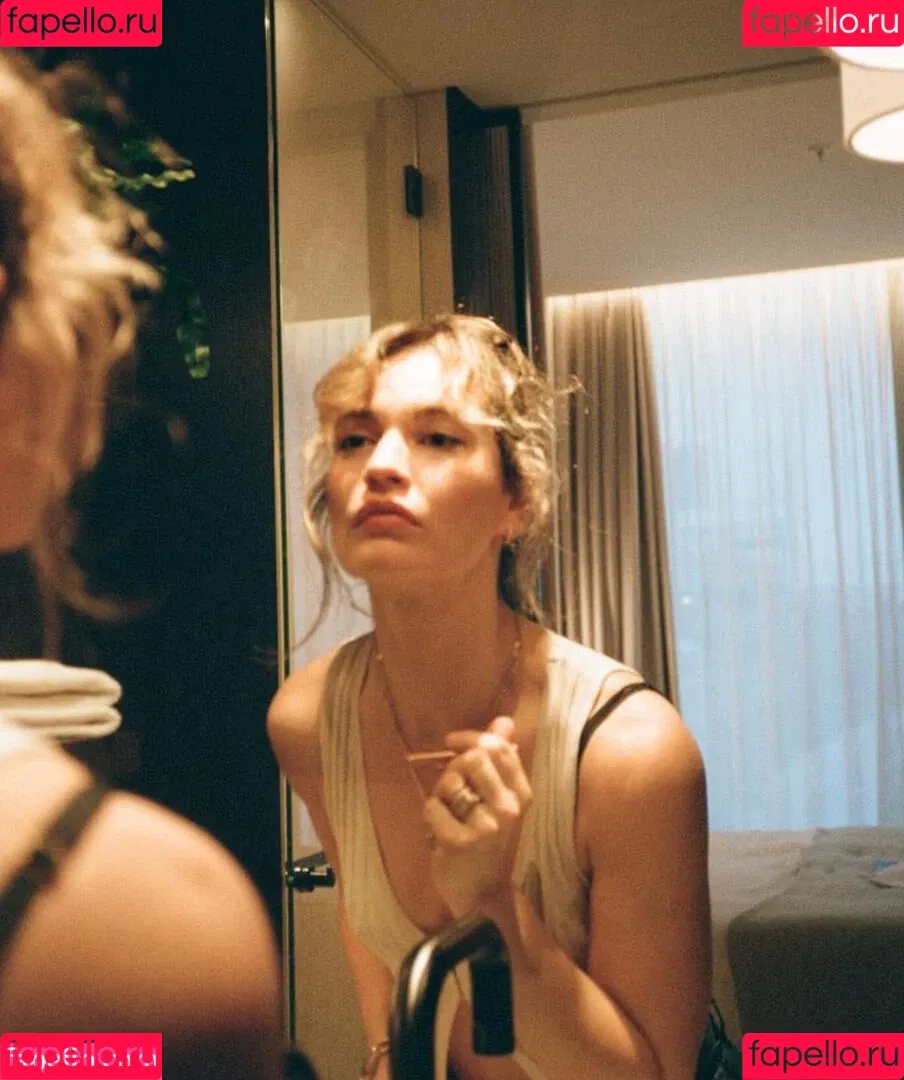 Lily James / lillyjames / lilyjamesofficial Onlyfans Photo Gallery 