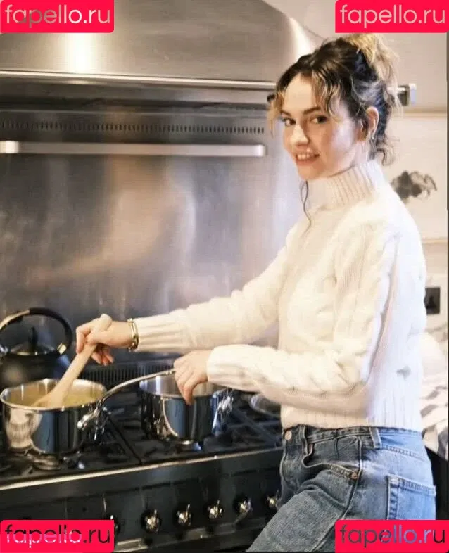 Lily James / lillyjames / lilyjamesofficial Onlyfans Photo Gallery 