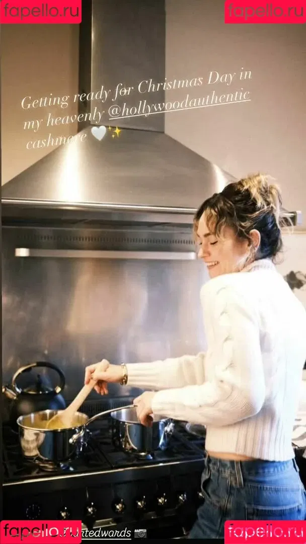 Lily James / lillyjames / lilyjamesofficial Onlyfans Photo Gallery 