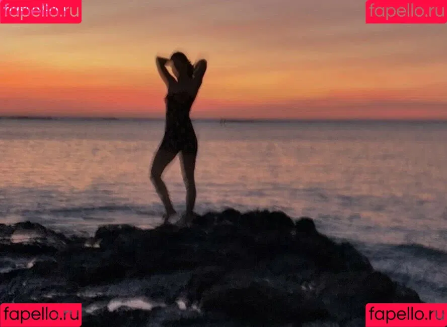 Lily James / lillyjames / lilyjamesofficial Onlyfans Photo Gallery 