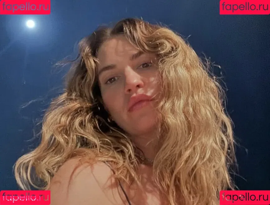 Lily James / lillyjames / lilyjamesofficial Onlyfans Photo Gallery 