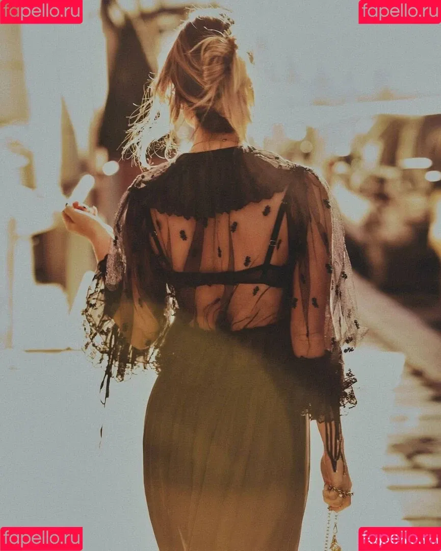 Lily James / lillyjames / lilyjamesofficial Onlyfans Photo Gallery 