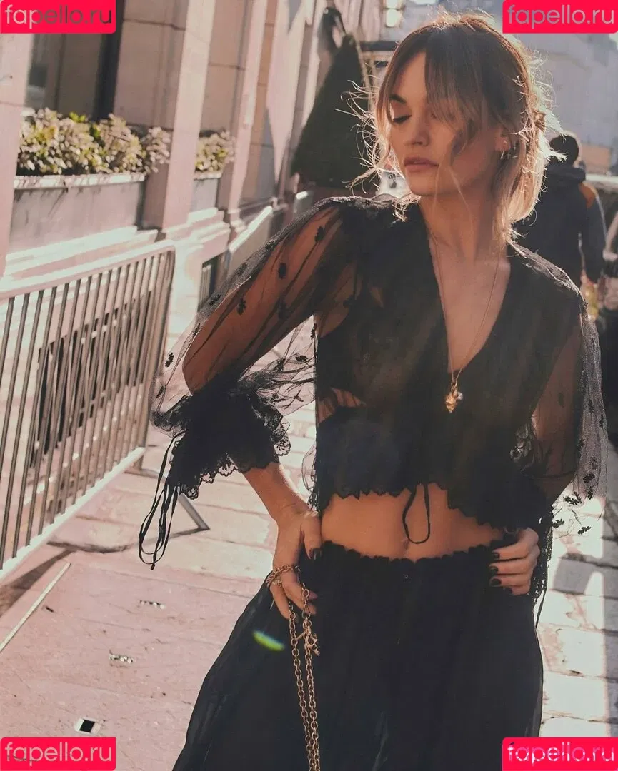 Lily James / lillyjames / lilyjamesofficial Onlyfans Photo Gallery 