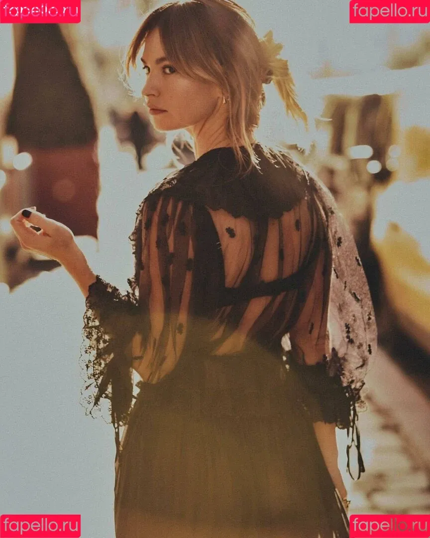 Lily James / lillyjames / lilyjamesofficial Onlyfans Photo Gallery 