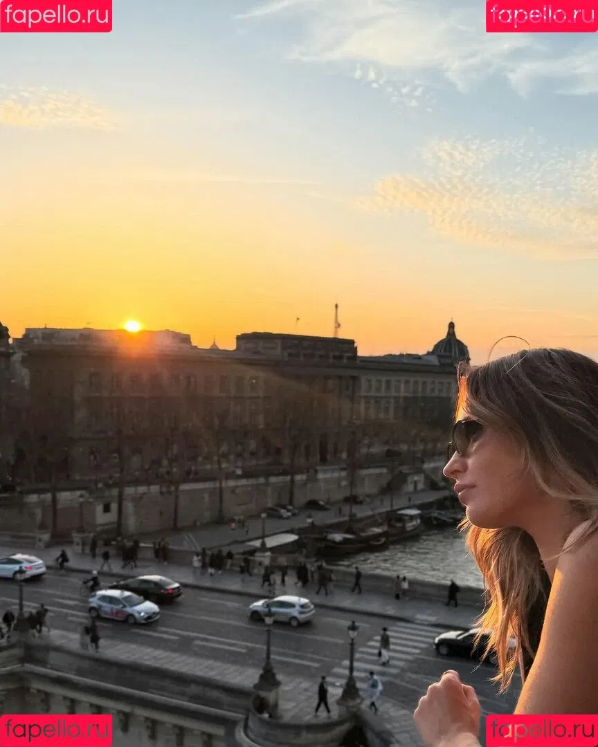 Lily James / lillyjames / lilyjamesofficial Onlyfans Photo Gallery 