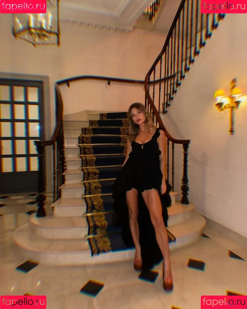 Lily James / lillyjames / lilyjamesofficial Onlyfans Photo Gallery 