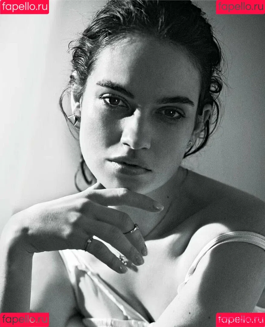 Lily James / lillyjames / lilyjamesofficial Onlyfans Photo Gallery 