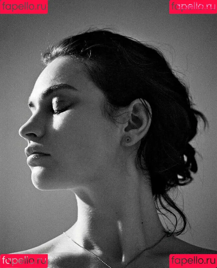 Lily James / lillyjames / lilyjamesofficial Onlyfans Photo Gallery 