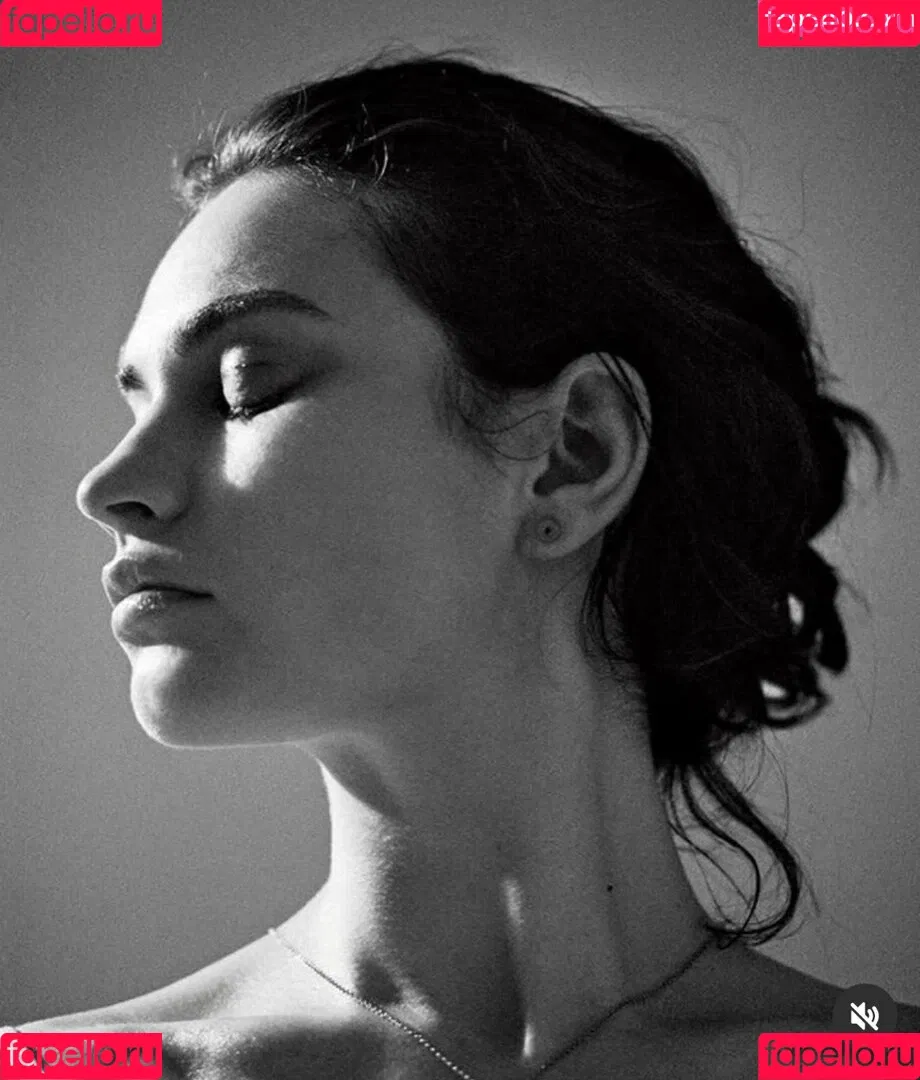 Lily James / lillyjames / lilyjamesofficial Onlyfans Photo Gallery 