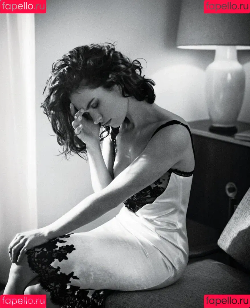 Lily James / lillyjames / lilyjamesofficial Onlyfans Photo Gallery 