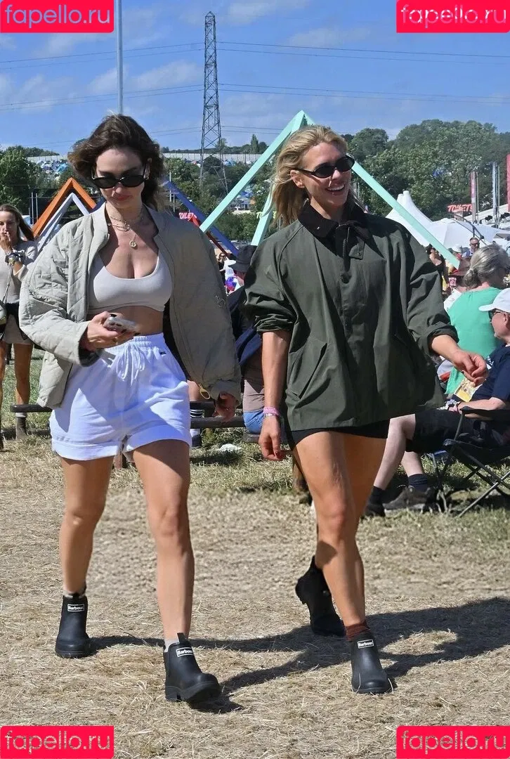 Lily James / lillyjames / lilyjamesofficial Onlyfans Photo Gallery 