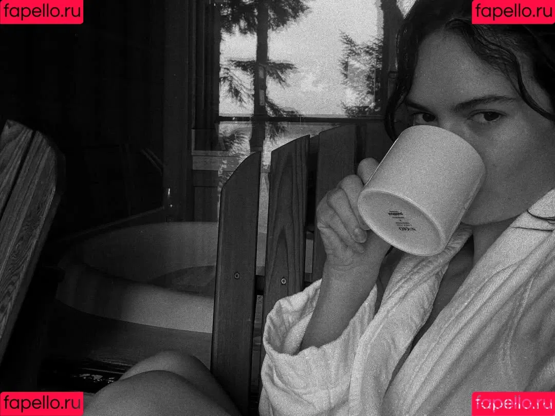 Lily James / lillyjames / lilyjamesofficial Onlyfans Photo Gallery 