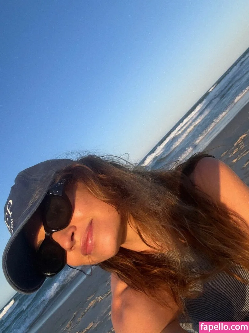 Lily James / lillyjames / lilyjamesofficial Onlyfans Photo Gallery 